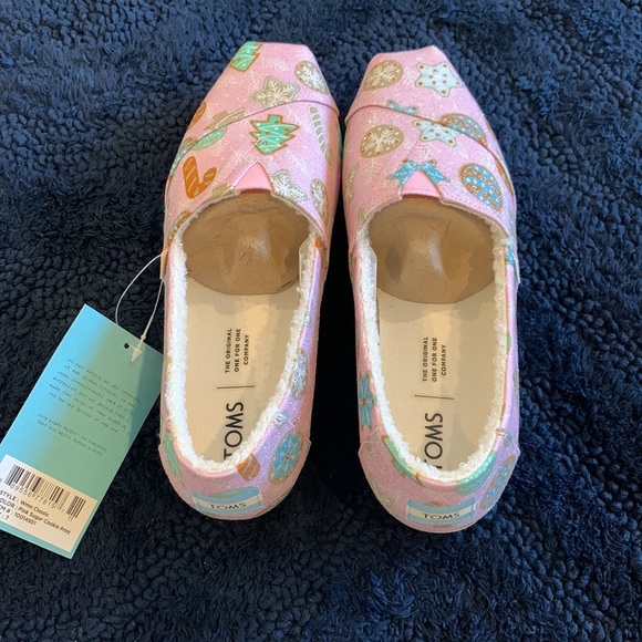 TOMS pink sugar cookie shoe, size 6 & 7 - Picture 9 of 11